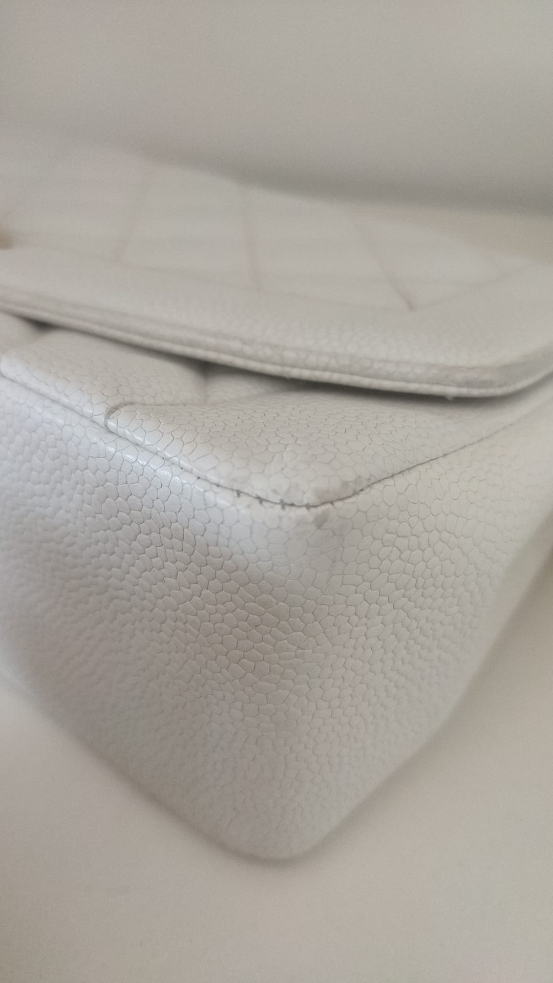 Chanel White Medium Classic DIANA Umhängetasche, vergoldete Handtasche