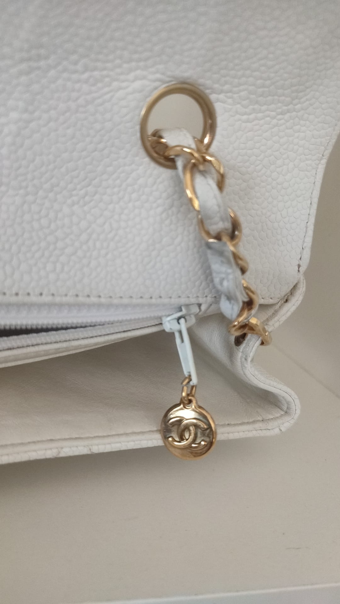Chanel White Medium Classic DIANA Umhängetasche, vergoldete Handtasche