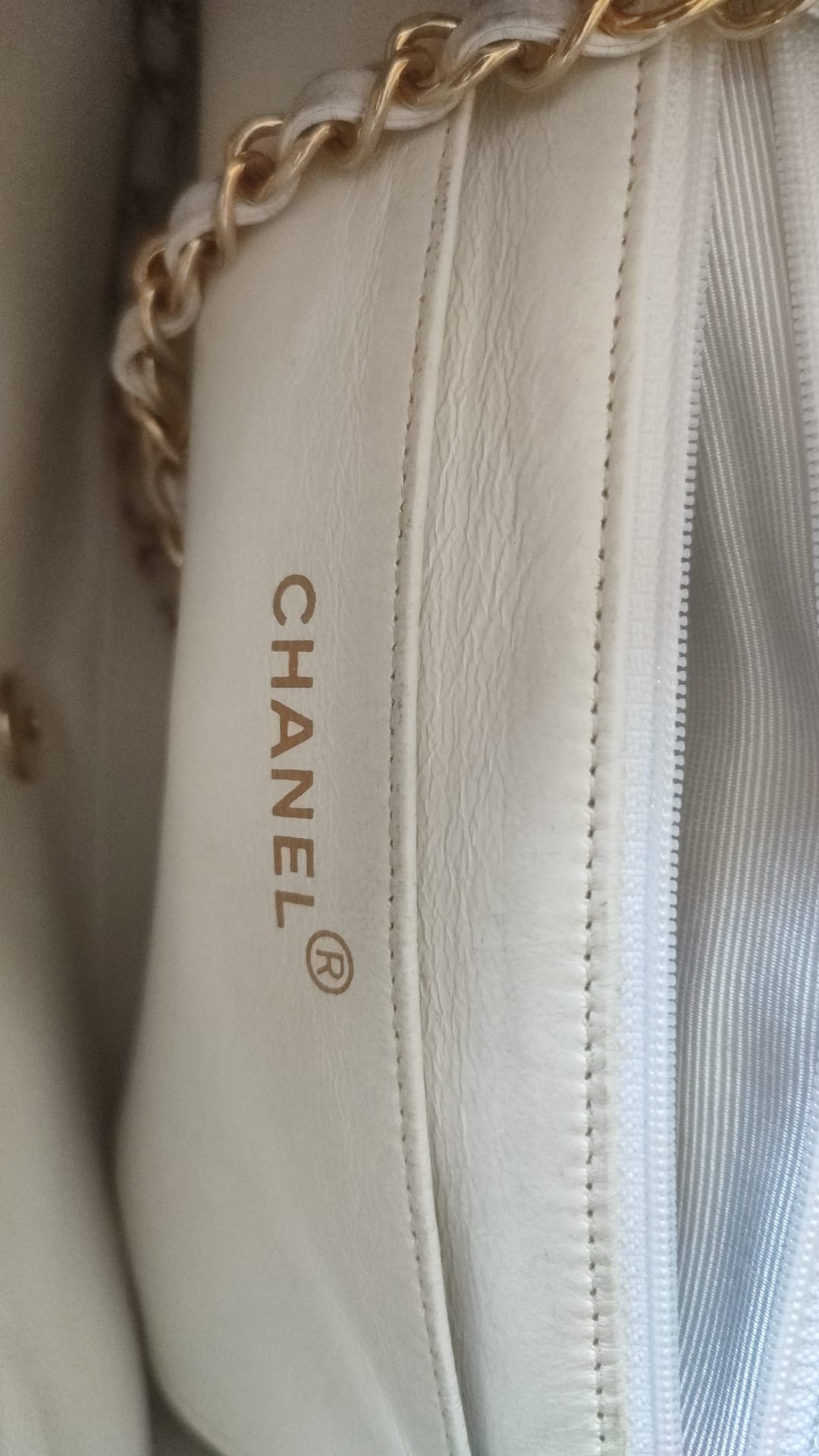 Chanel White Medium Classic DIANA Umhängetasche, vergoldete Handtasche