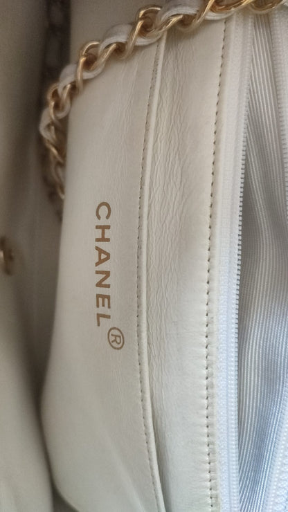 Chanel White Medium Classic DIANA Umhängetasche, vergoldete Handtasche