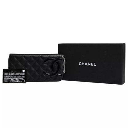 Chanel – Schwarzes gestepptes Leder-Logo mit CC-Kontinental-Reißverschluss