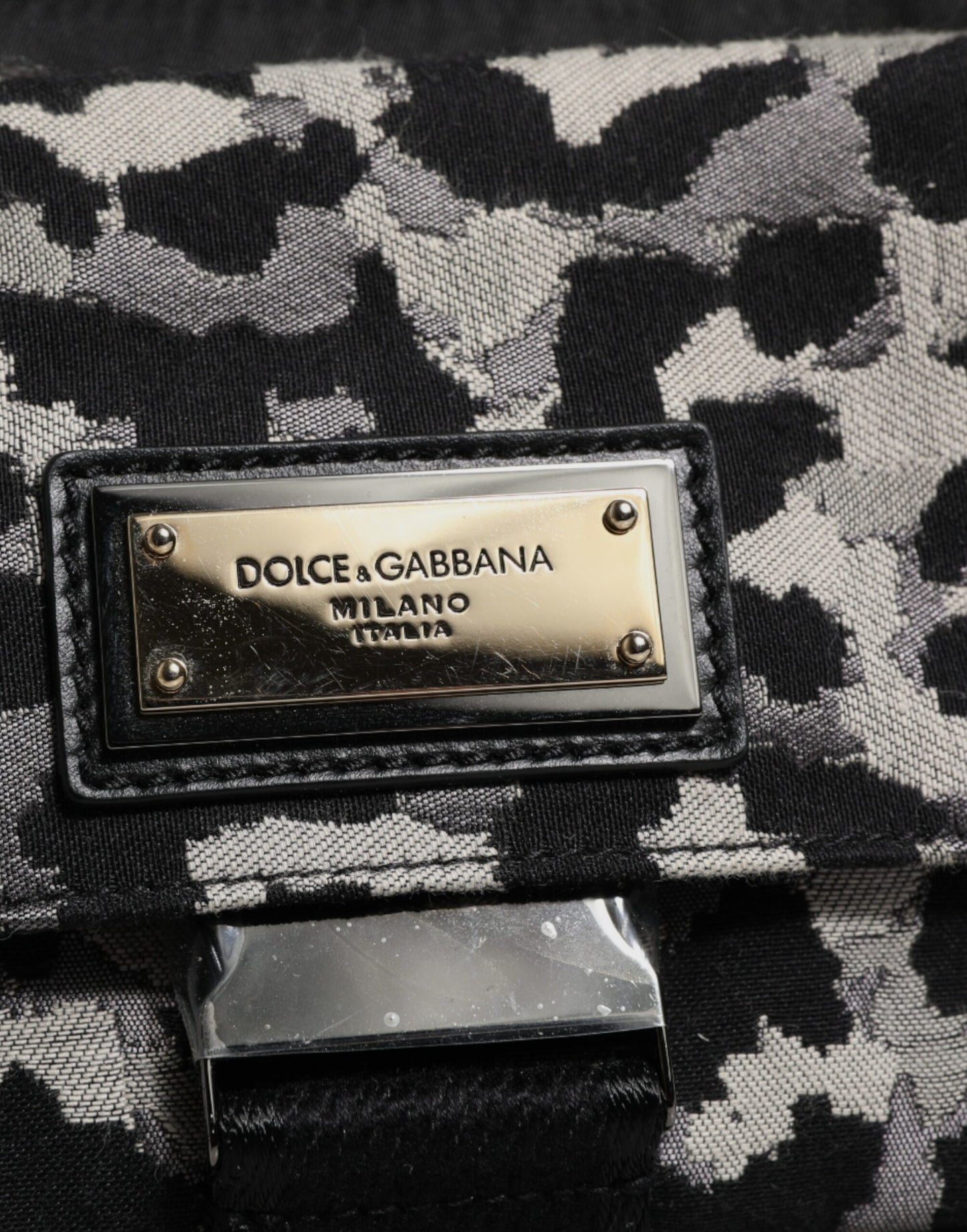 Dolce &amp; Gabbana – Mehrfarbige Umhängetasche aus Jacquard mit Leopardenmuster