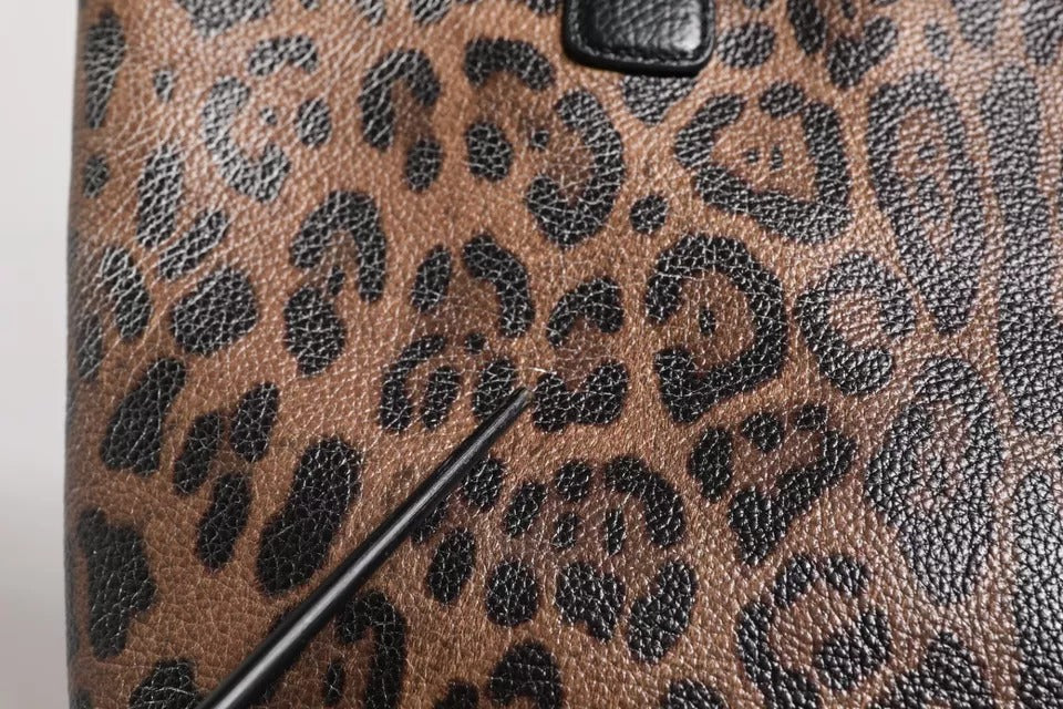 Dolce &amp; Gabbana – Schultertasche aus Kalbsleder mit Leopardenmuster in Braun und Schwarz