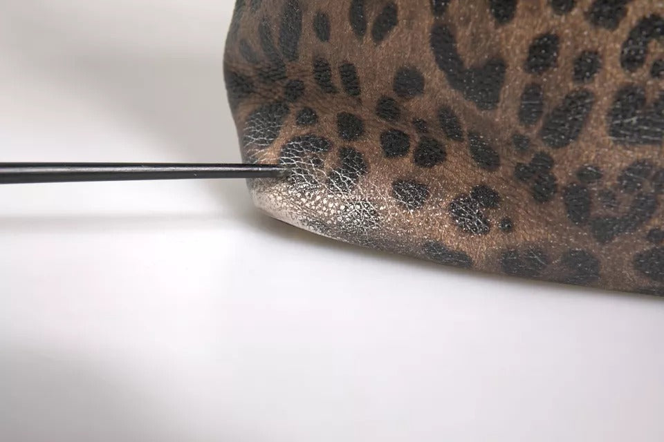 Dolce &amp; Gabbana – Schultertasche aus Kalbsleder mit Leopardenmuster in Braun und Schwarz