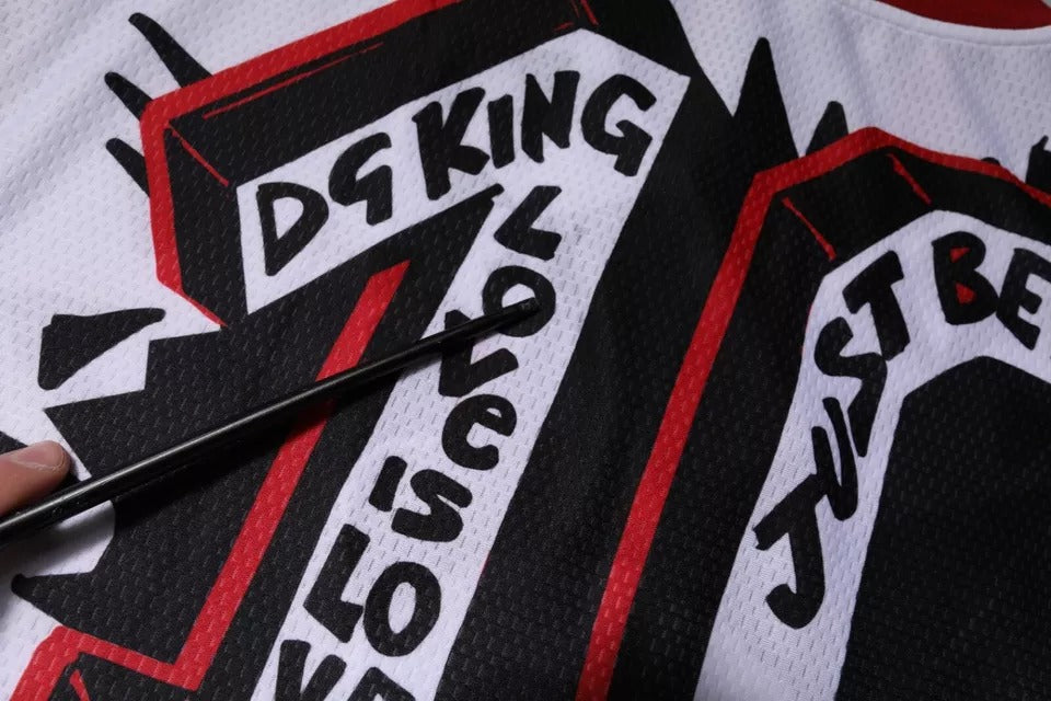 Dolce &amp; Gabbana – Mehrfarbiges T-Shirt mit Reißverschlusskragen und King-Panda-Print