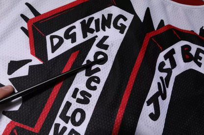 Dolce &amp; Gabbana – Mehrfarbiges T-Shirt mit Reißverschlusskragen und King-Panda-Print