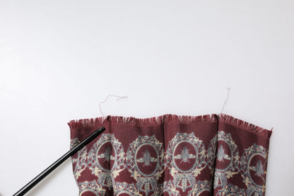 Dolce &amp; Gabbana – Bordeauxfarbener, bedruckter Seidenschal zum Umwickeln