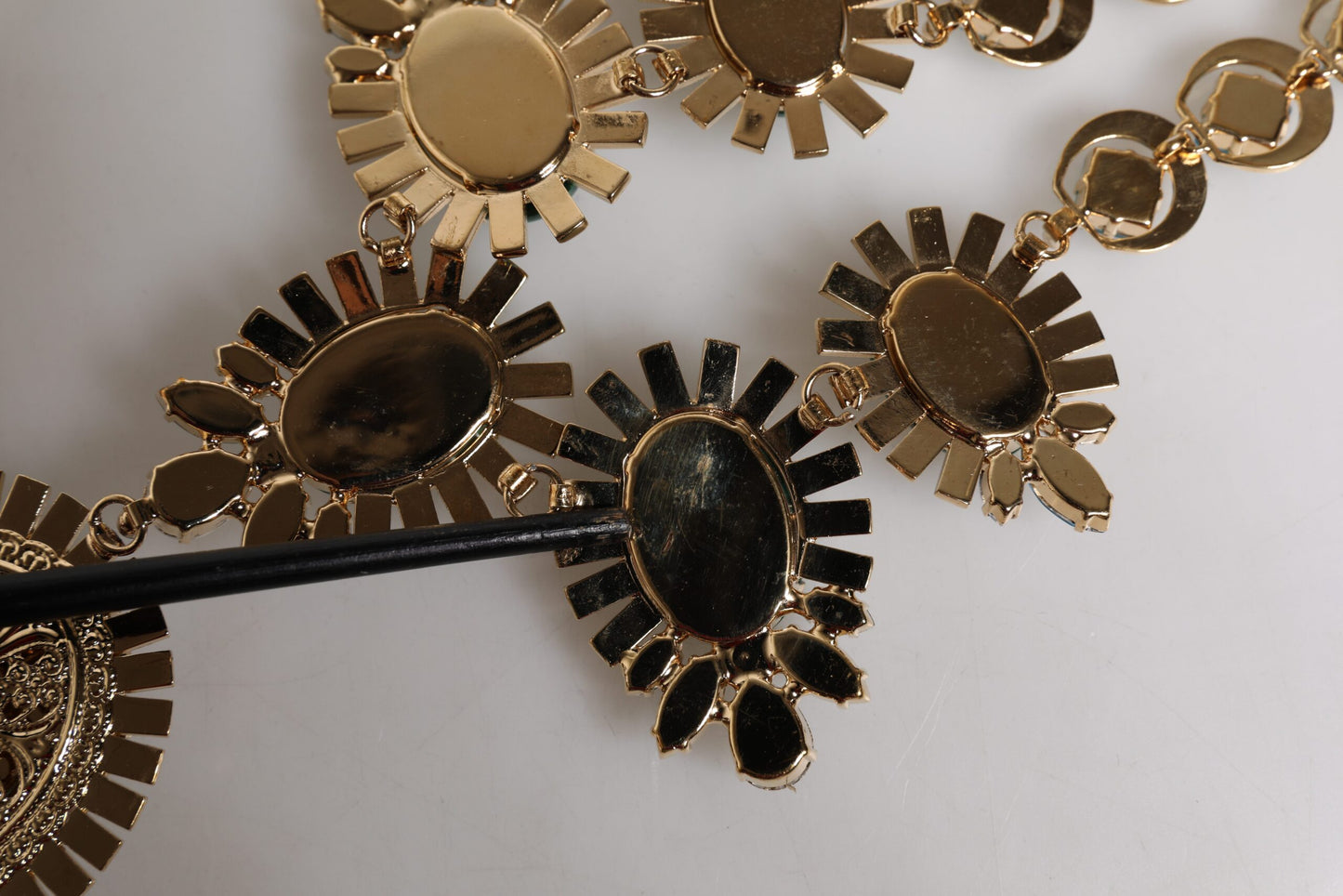 Dolce &amp; Gabbana – Halskette „Pietre“ aus goldfarbenem Messing mit ovaler Kristallverzierung