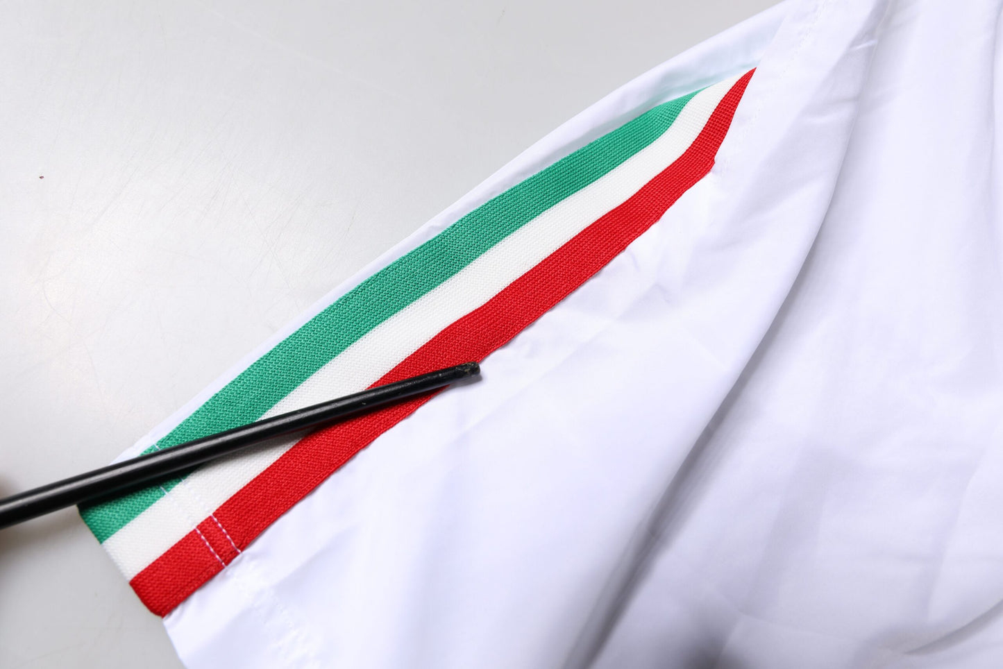 Dolce &amp; Gabbana – Strandshorts mit weißen Streifen, 2-teilige Bademode