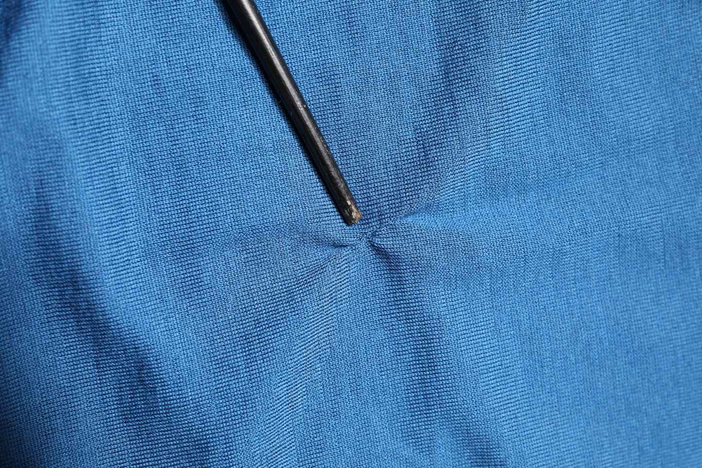 Dolce &amp; Gabbana Blauer Kaschmirpullover mit Krone und V-Ausschnitt