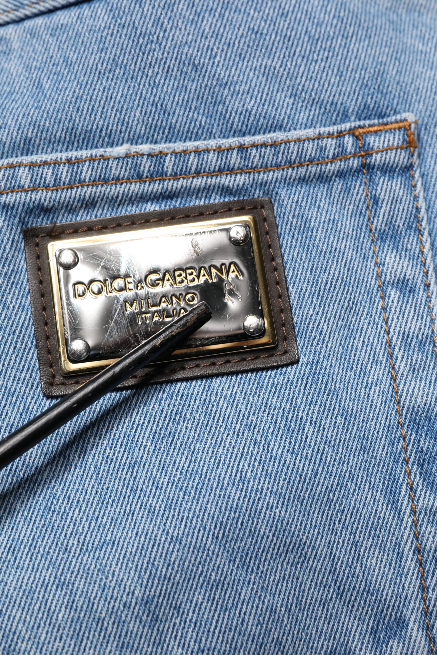 بنطلون جينز رجالي ضيق من القطن باللون الأزرق من دولتشي آند غابانا بخصر متوسط