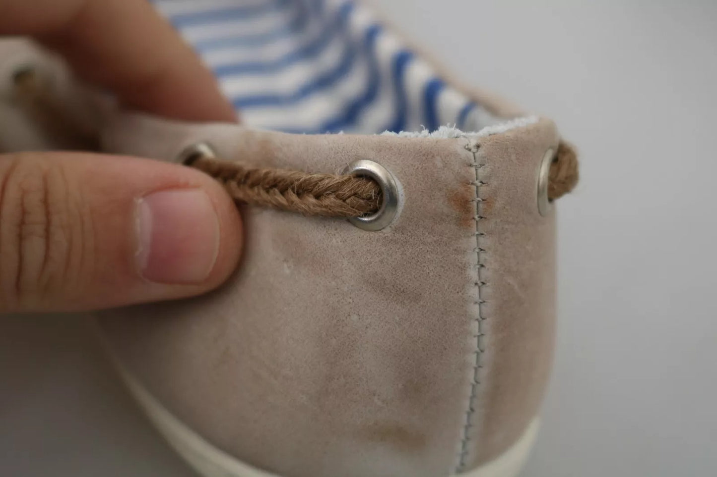 Pantofola D'Oro – Beigefarbene Loafer aus Wildleder mit Spitzenschleife und Ballerinas