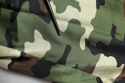 Dolce &amp; Gabbana – Mehrfarbige Bermudashorts aus Seide mit mittlerer Taille im Camouflage-Look