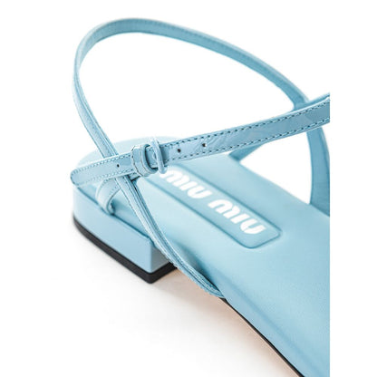 Miu Miu Zehentrenner-Sandalen aus blauem Lackleder