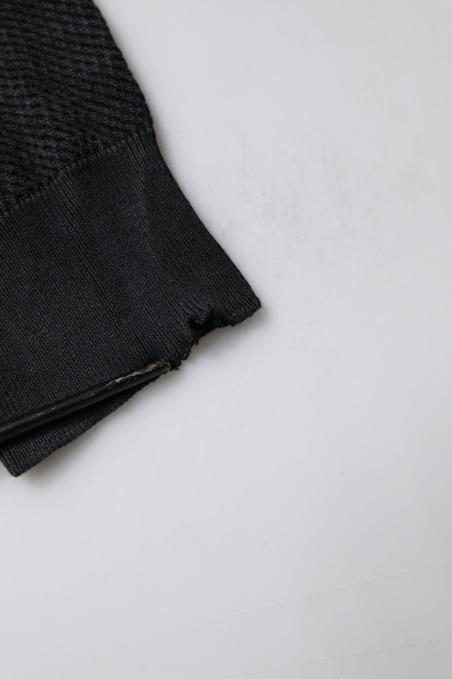 Dolce &amp; Gabbana Schwarzer Pullover aus Seide mit Knöpfen und Wappen