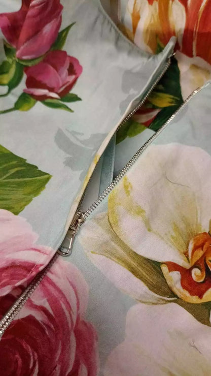 فستان دولتشي آند غابانا الأخضر المزهر بأكمام قصيرة من القطن وفتحة رقبة على شكل حرف V