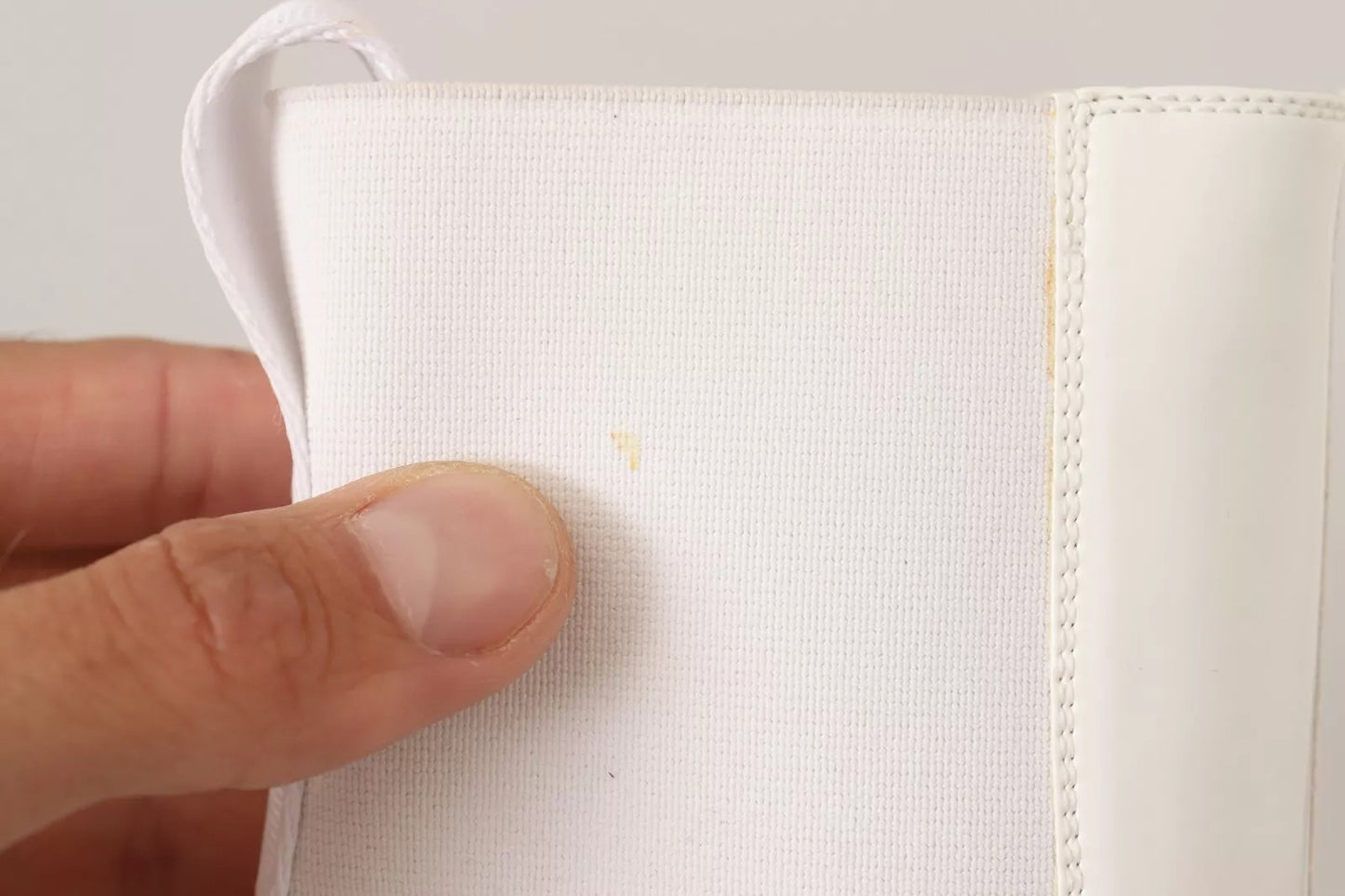 GCDS Stiefeletten aus weißem Leder und rotem Logo-Absatz