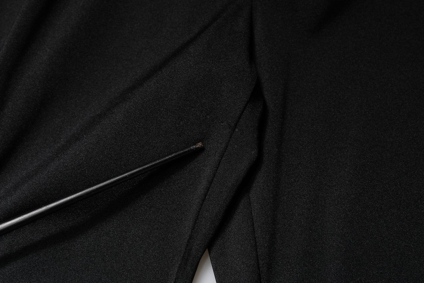 بنطلون دولتشي آند غابانا نايلون أسود بقصة ضيقة وخصر مرتفع