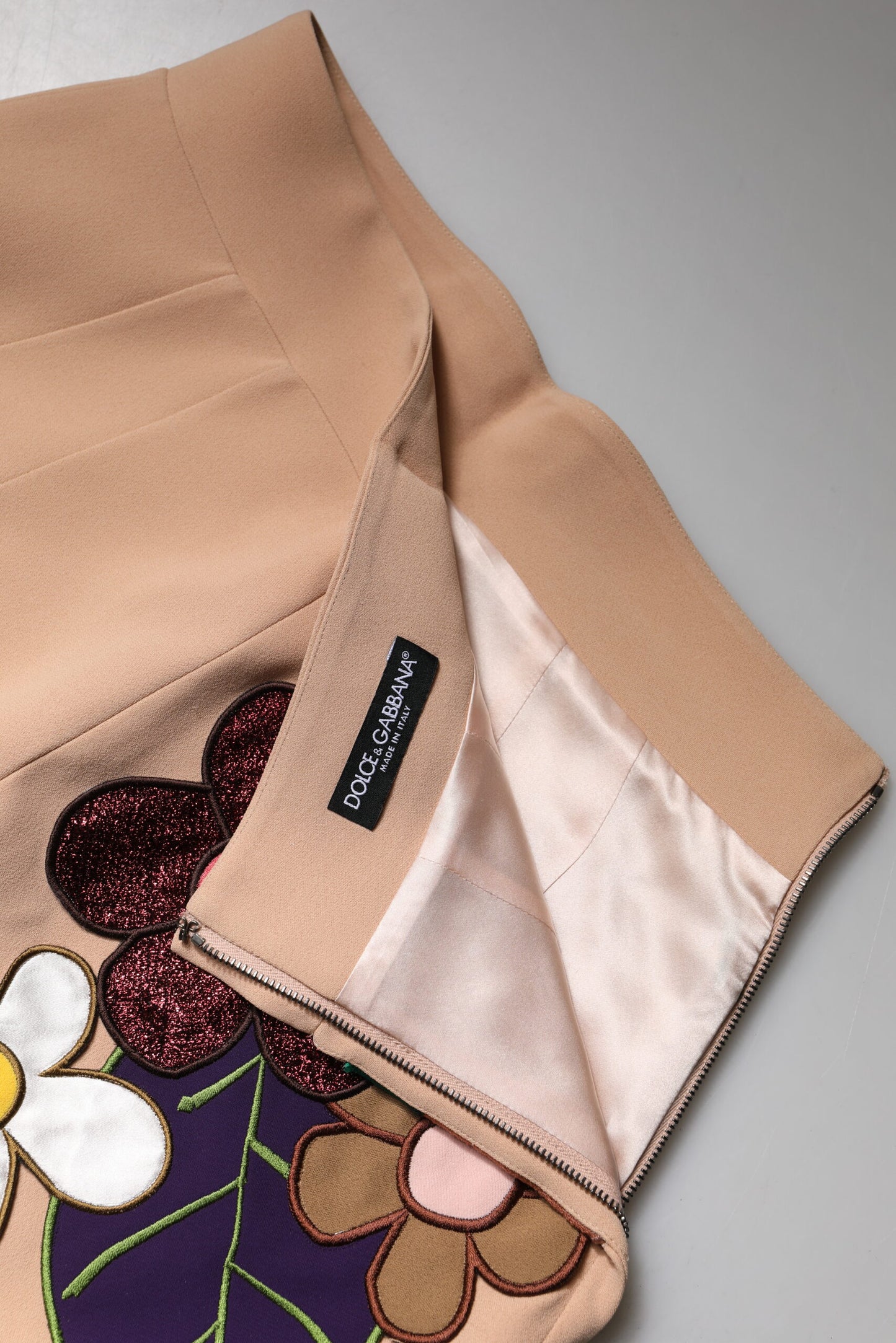 Dolce &amp; Gabbana Beigefarbener Bleistiftrock mit Blumenmuster und hoher Taille