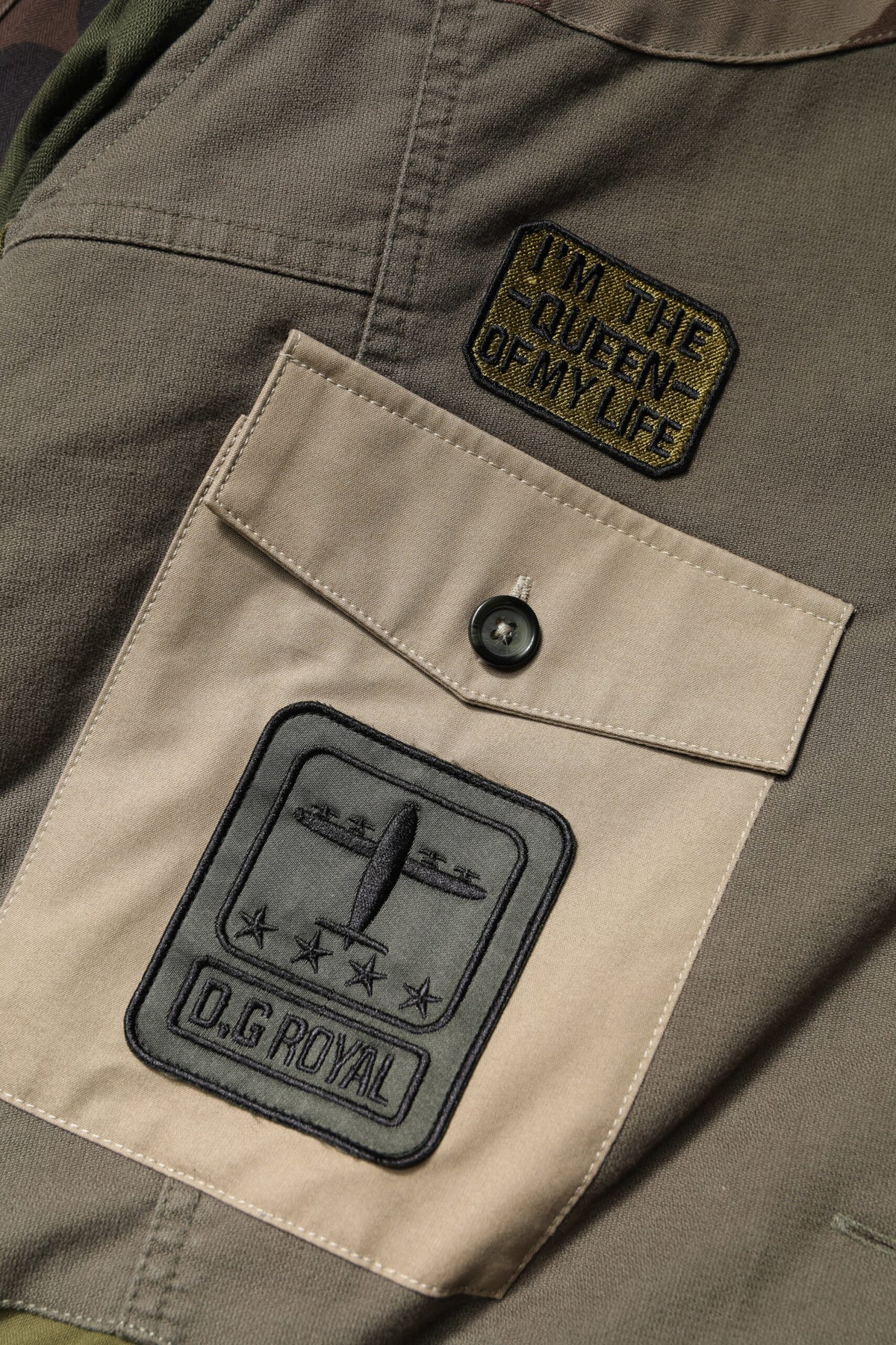 Dolce &amp; Gabbana Militärgrüne Baumwoll-Down-Jacke mit Knöpfen