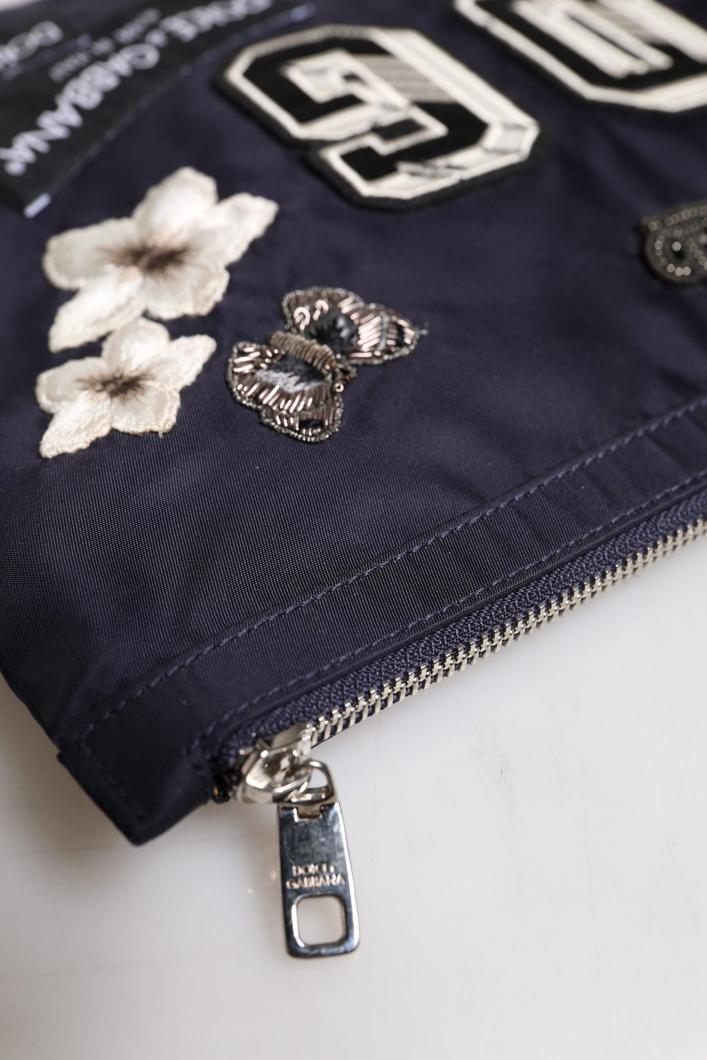Dolce &amp; Gabbana – Blaue Clutch mit DG-Logo-Patch und Verzierung