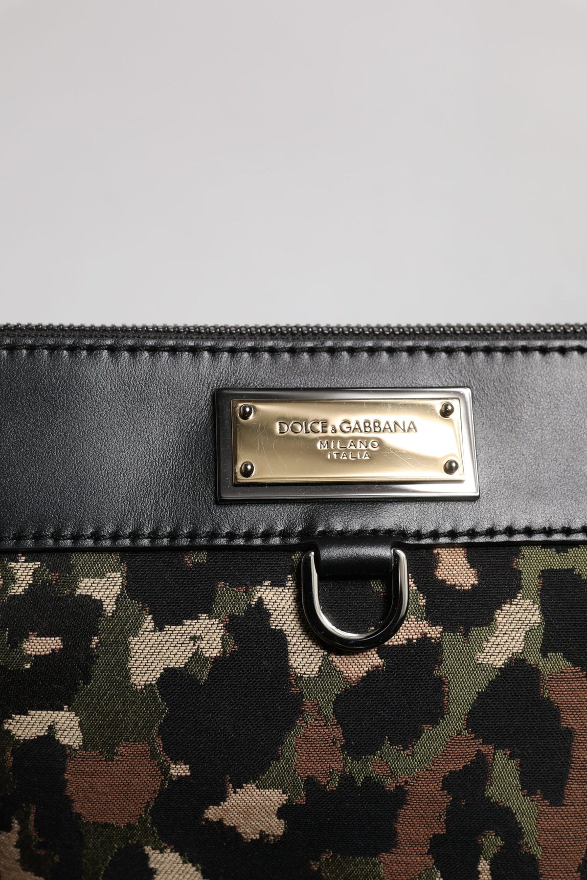 Dolce &amp; Gabbana – Mehrfarbige Beuteltasche mit Logo-Schild und Leoparden-Jacquard-Print