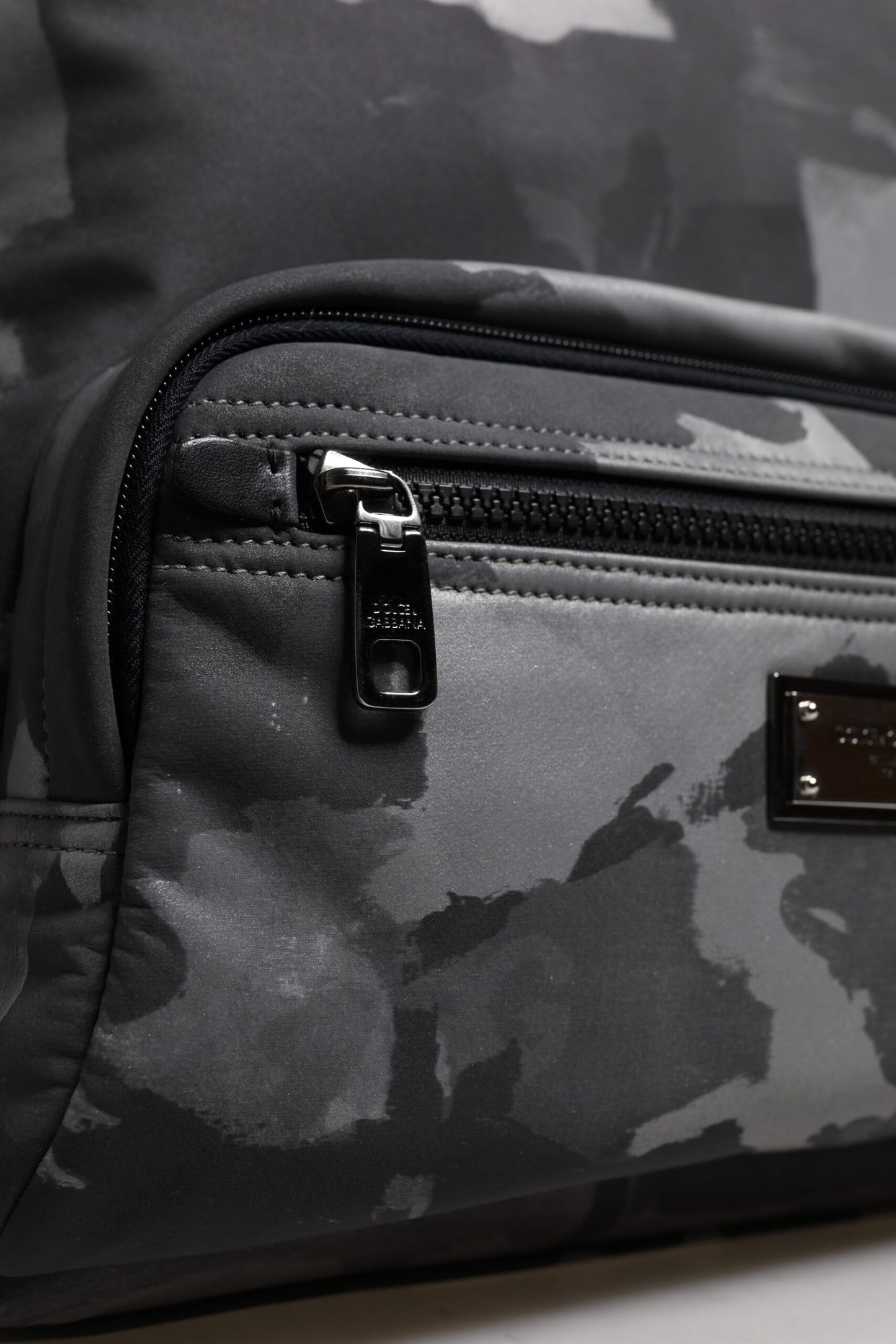 Dolce &amp; Gabbana Rucksacktasche aus grauer Baumwolle mit Camouflage-Logo