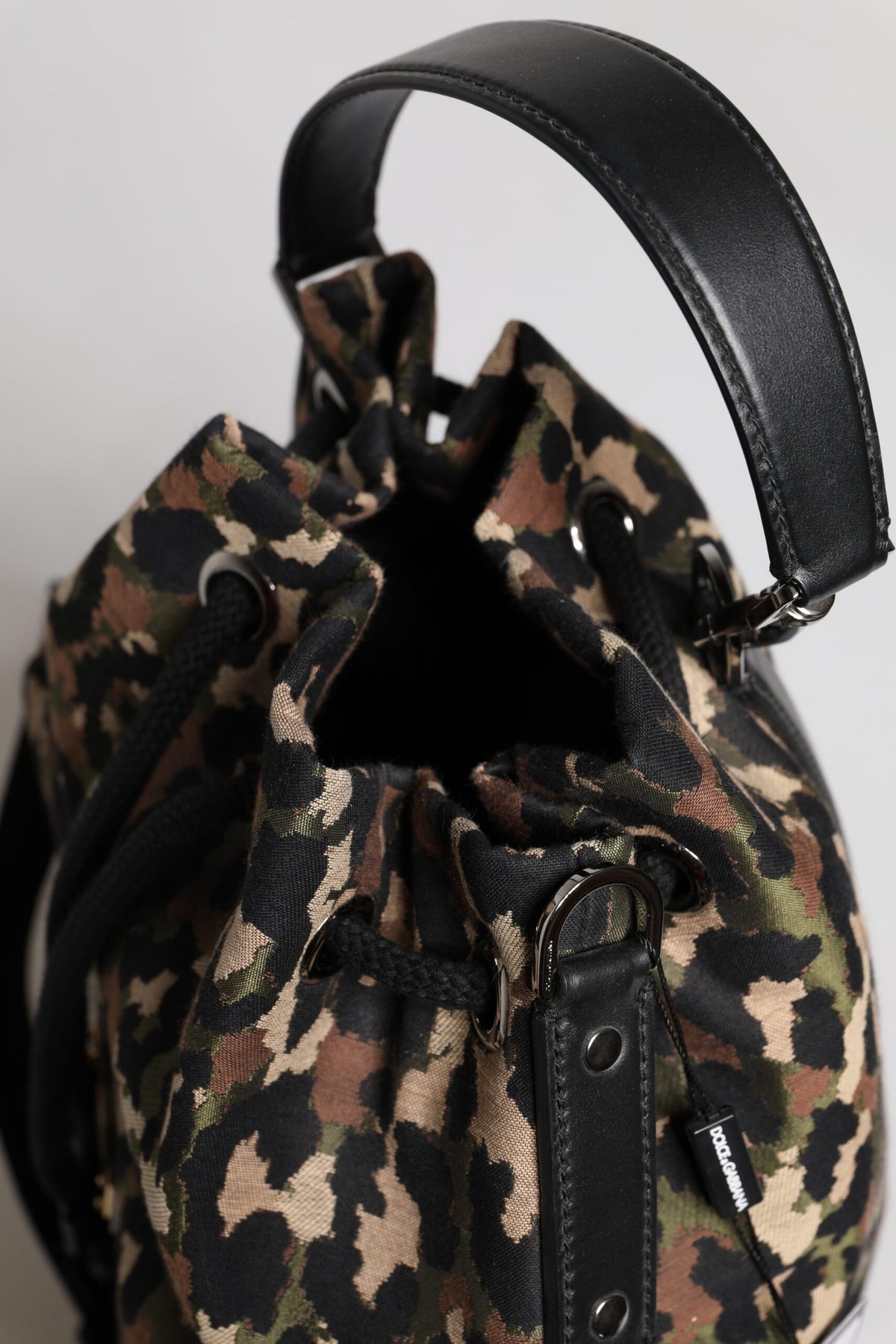 Dolce &amp; Gabbana Mehrfarbige Schultertasche aus Baumwolle mit Leopardenmuster