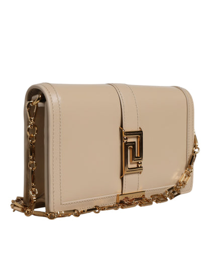 Versace – Umhängetasche aus Kalbsleder mit goldener Kette in Beige