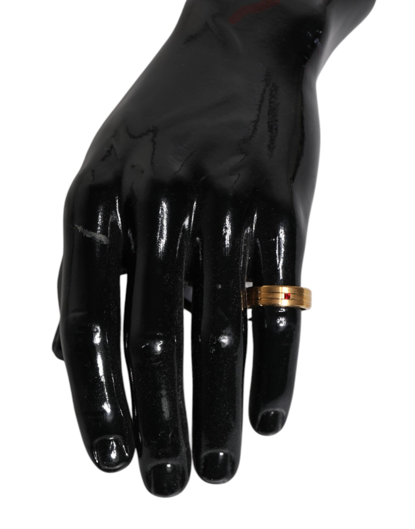 خاتم دولتشي آند غابانا الذهبي النحاسي بكريستال أحمر وشعار DG