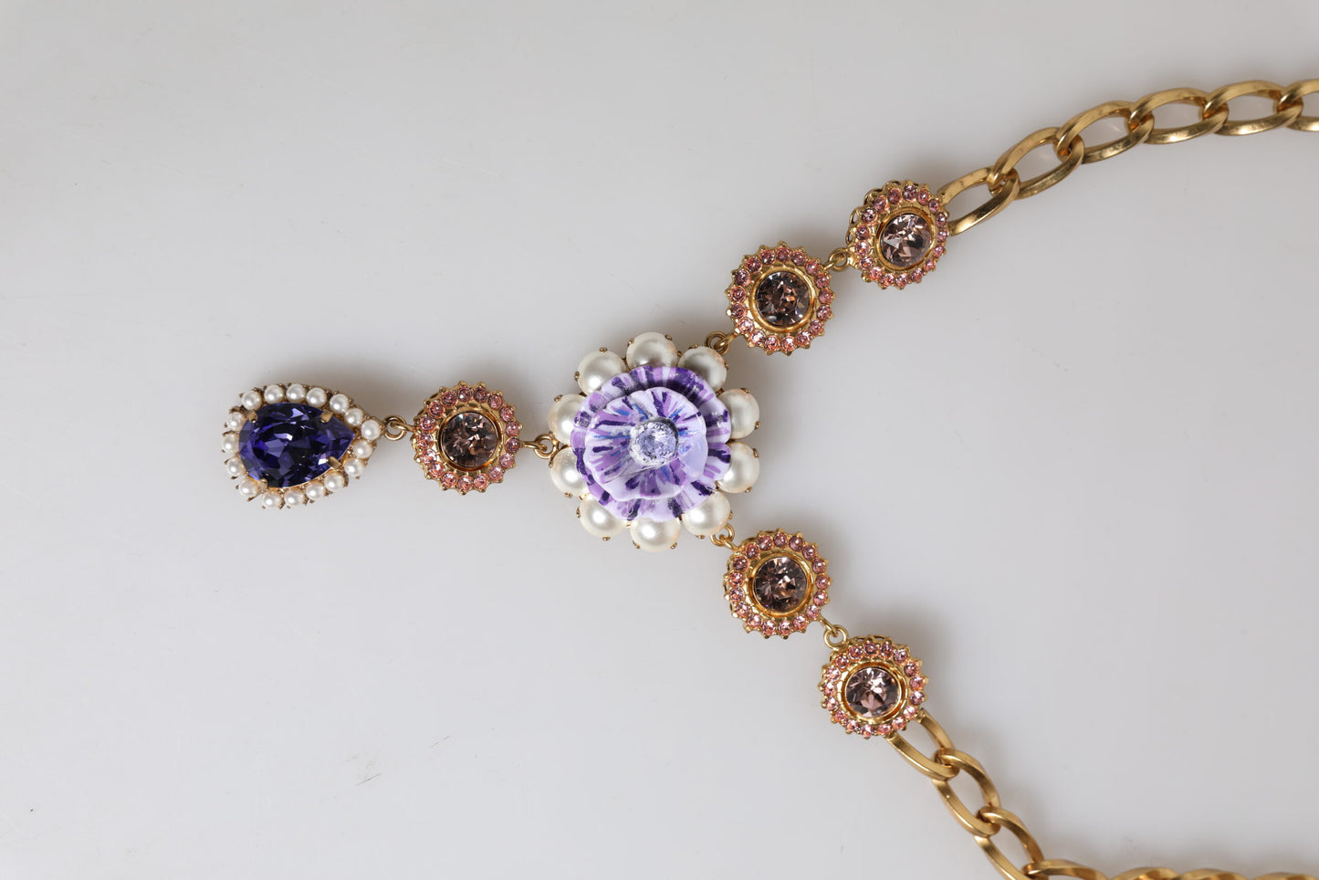 Dolce &amp; Gabbana – Halskette aus goldenem Messing mit Blumenkristallen und Perlenverzierung