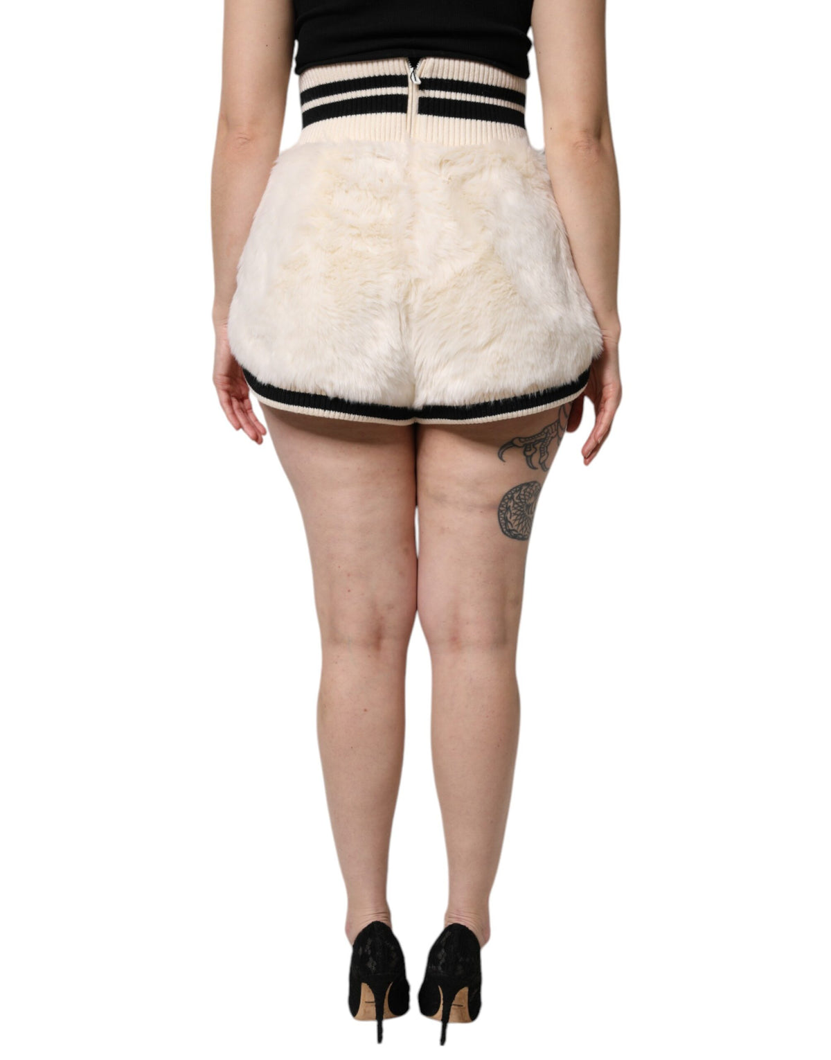 Dolce &amp; Gabbana – Weiße Hotpants mit hoher Taille und Kunstpelz