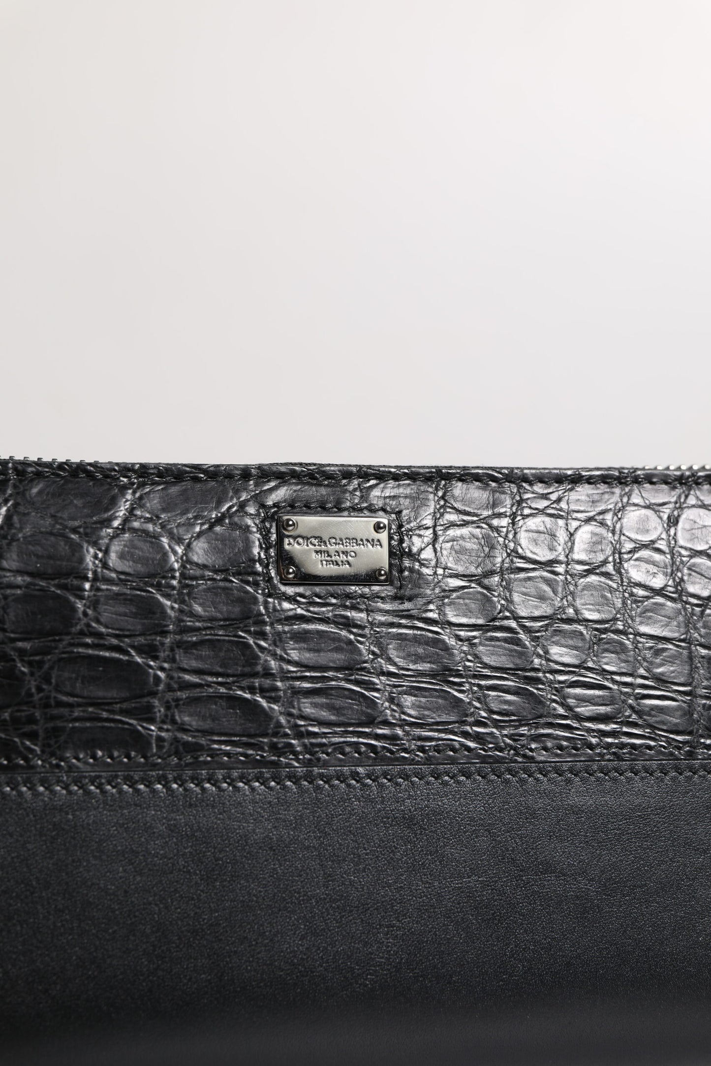 Dolce &amp; Gabbana – Kontinentale Geldbörse mit Rundum-Reißverschluss und Logo-Schild aus schwarzem Leder