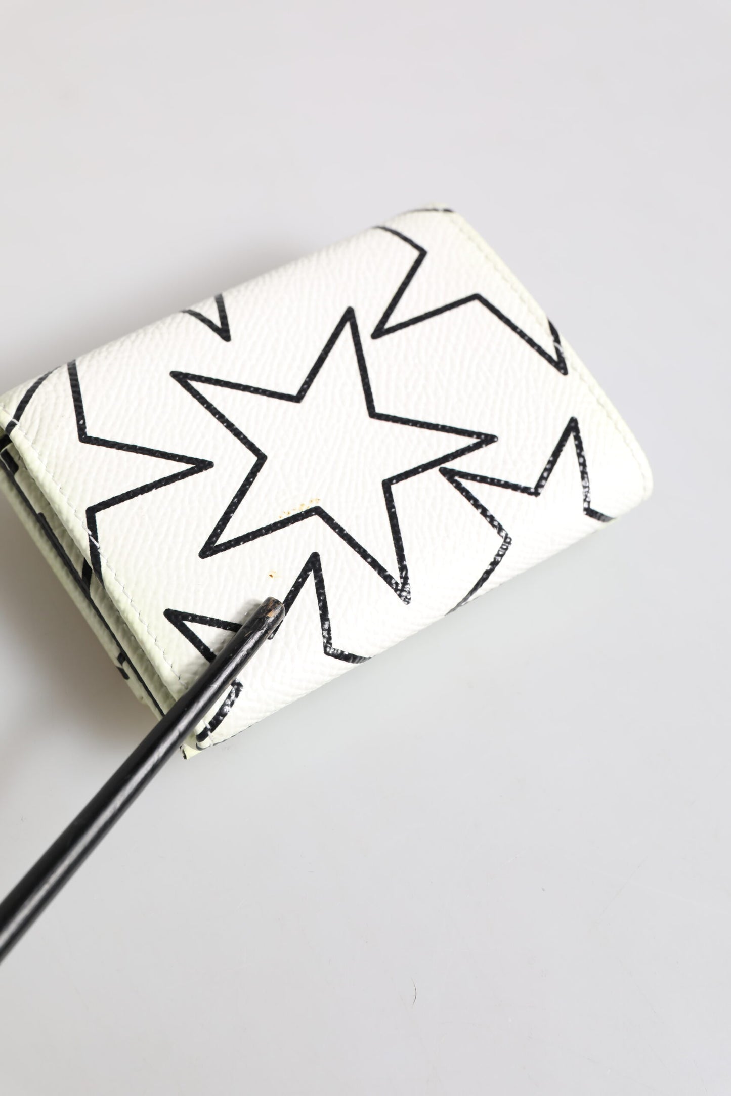 Dolce &amp; Gabbana, dreifach faltbares Kartenetui aus weißem Leder mit DG-Stern-Print