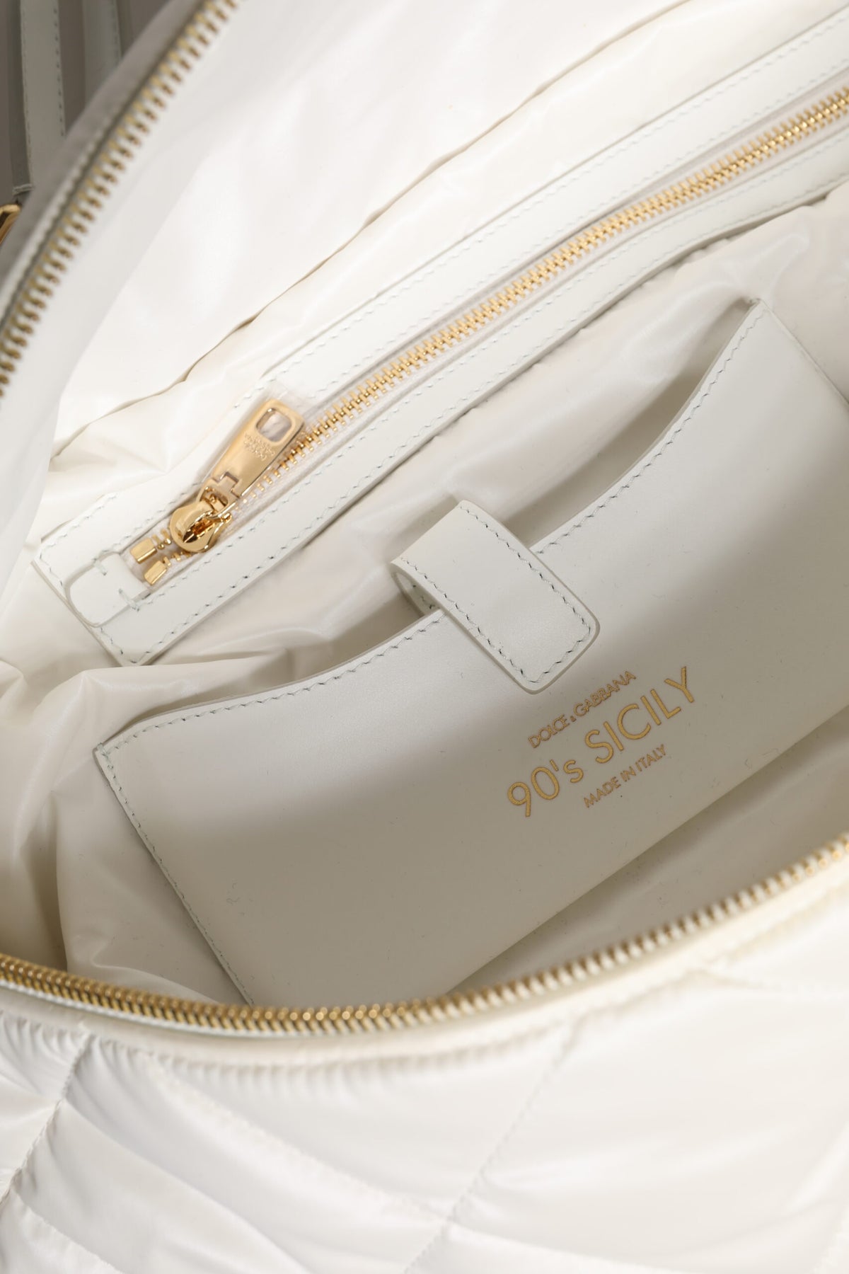 Dolce &amp; Gabbana – Weiße, gesteppte Gürteltasche mit Logo-Plakette