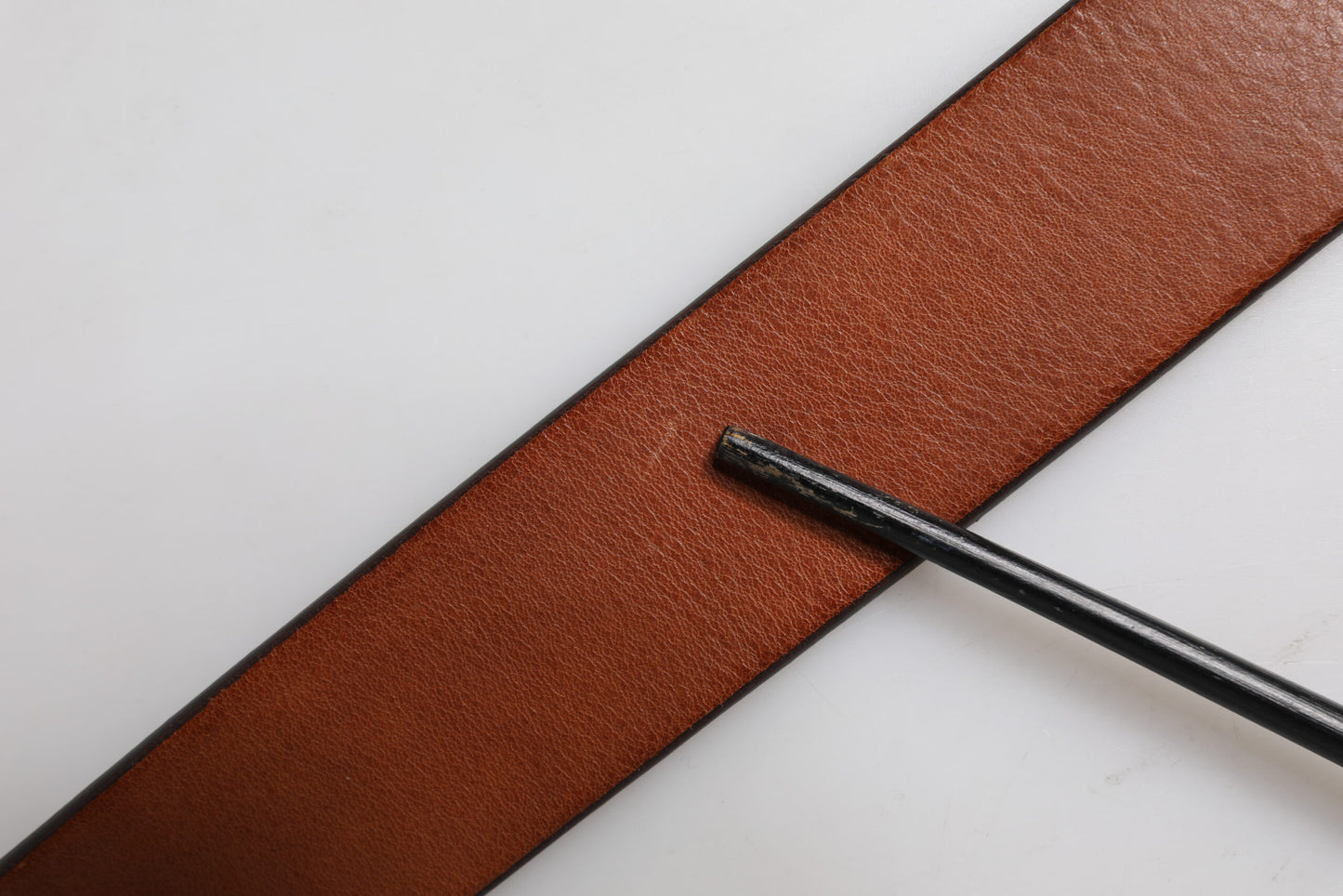 Dolce &amp; Gabbana Brauner Ledergürtel mit goldener Kristallschnalle