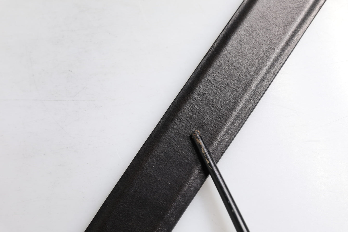 Dolce &amp; Gabbana Klassischer Gürtel aus schwarzem Leder mit Metallschnalle