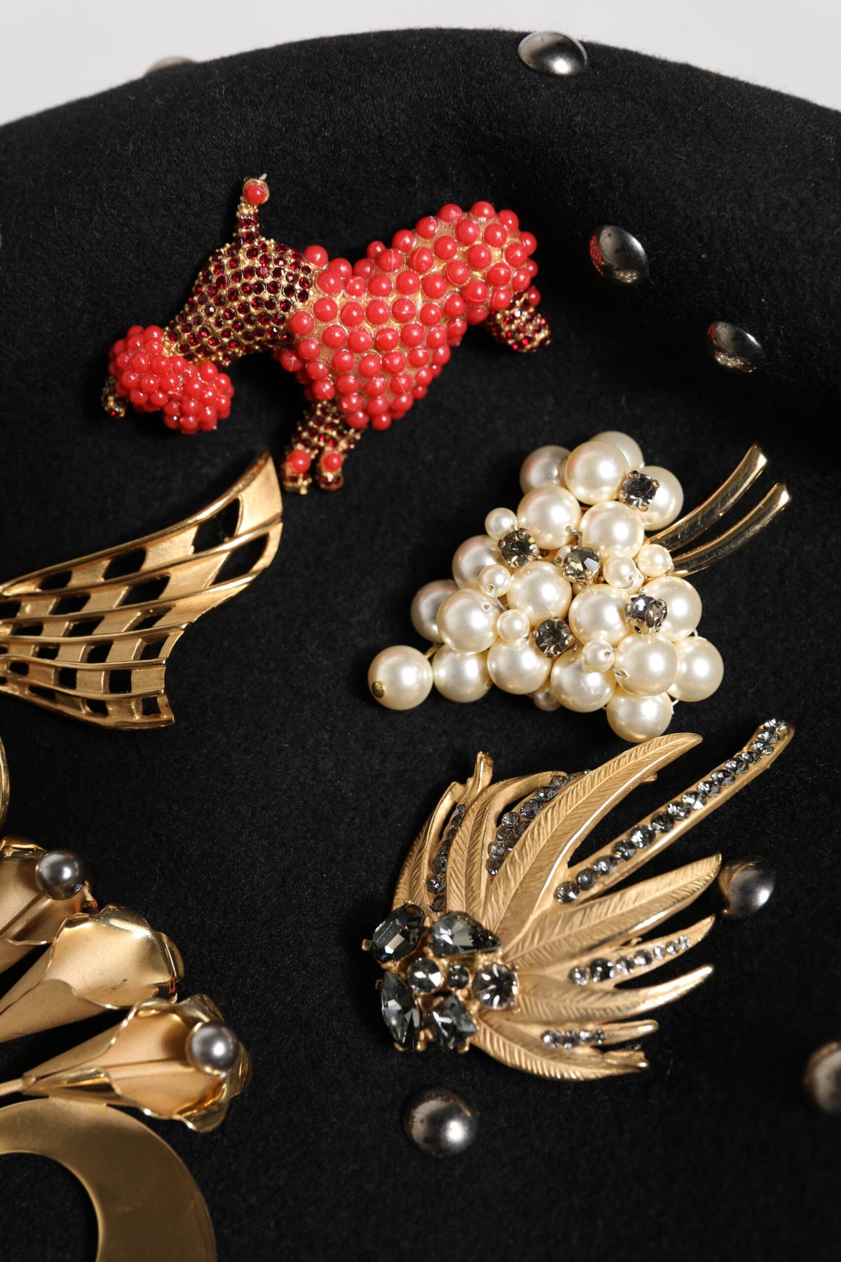Dolce &amp; Gabbana – Glockenhut aus schwarzer Wolle mit mehrfarbigen Verzierungen