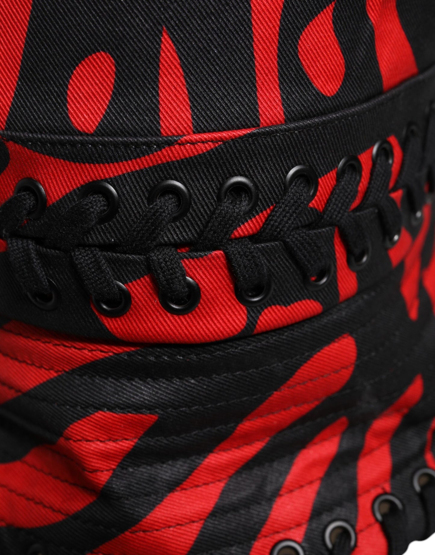 Dolce &amp; Gabbana – Fischerhut aus Polyester mit breiter Krempe und schwarzen und roten Streifen