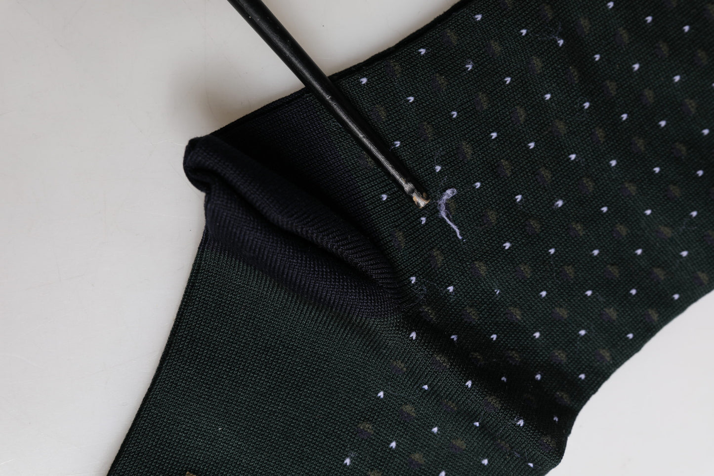 Dolce &amp; Gabbana – Wadenlange Socken aus Baumwolle mit schwarzen Punkten