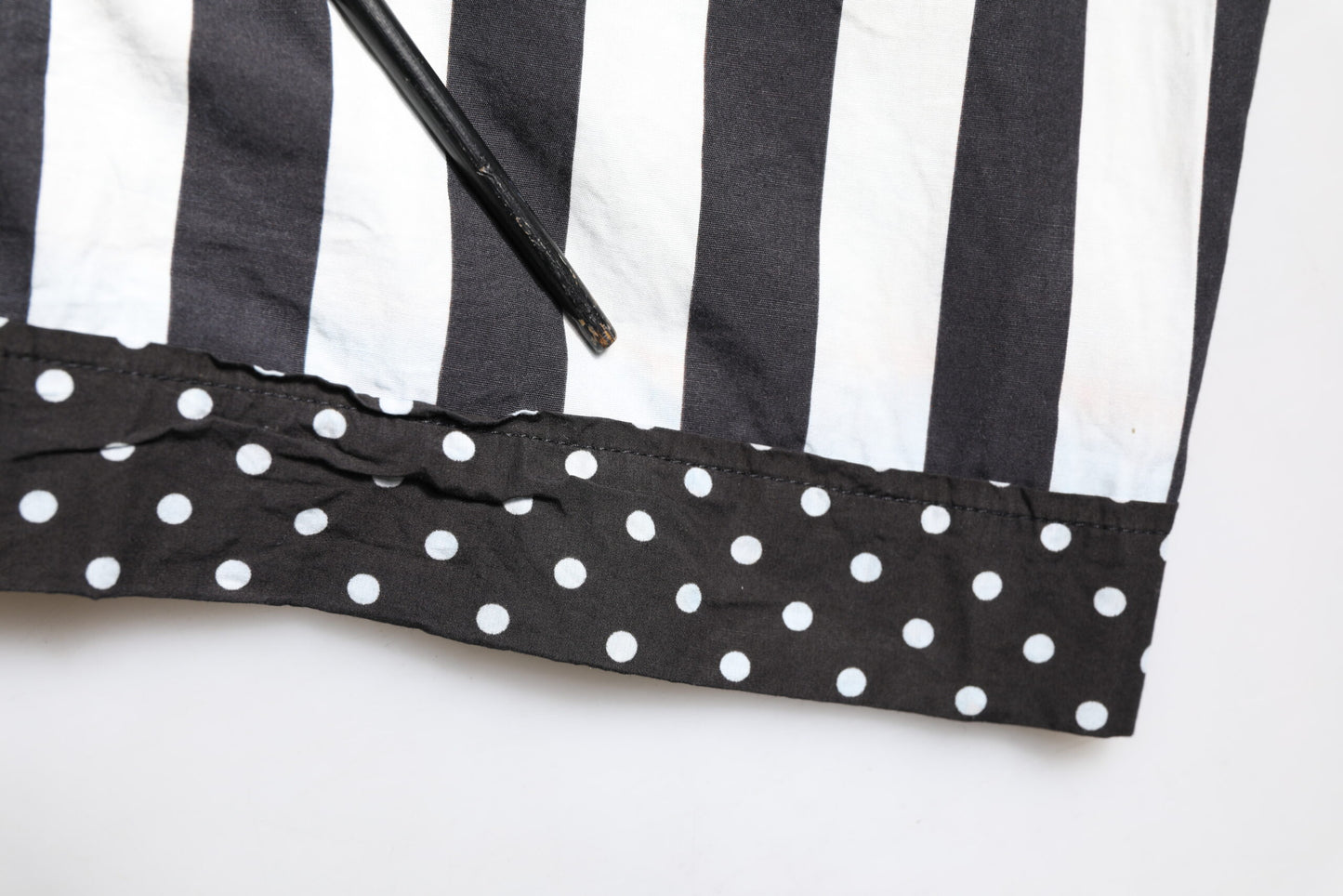 Dolce &amp; Gabbana – Freizeithemd mit Knopfleiste und schwarzen und weißen Streifen