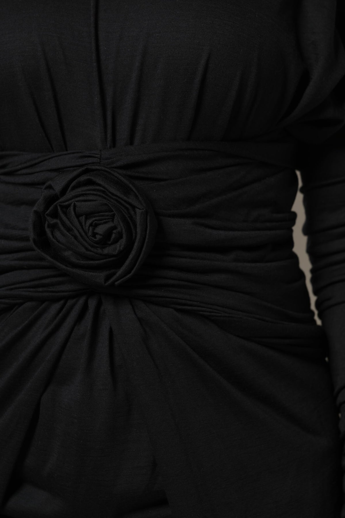 Dolce &amp; Gabbana – Schwarzes, langärmliges Etui-Midikleid aus Wolle