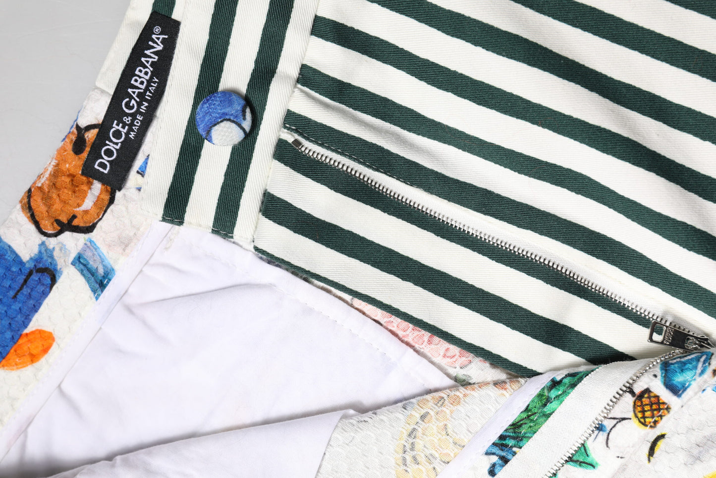 Dolce &amp; Gabbana – Shorts mit mehrfarbigem Majolika-Print und hoher Taille