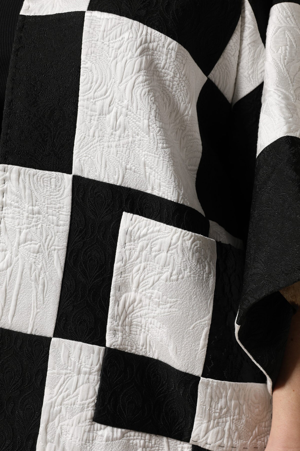Dolce &amp; Gabbana – Weiß-schwarze Patchwork-Blazerjacke aus Jacquard