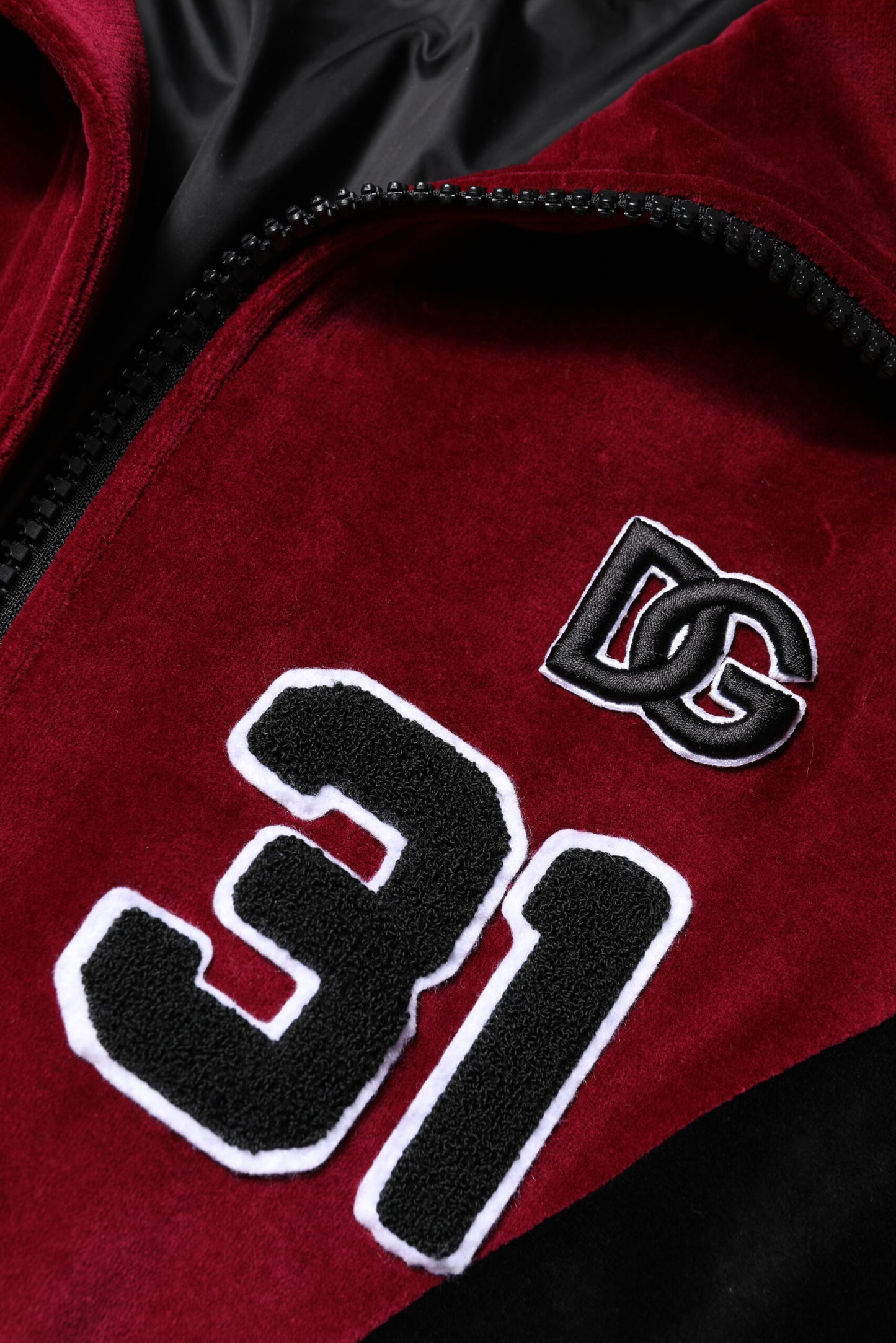 جاكيت بومبر دولتشي آند غابانا أحمر أسود قطني بسحاب كامل وشعار