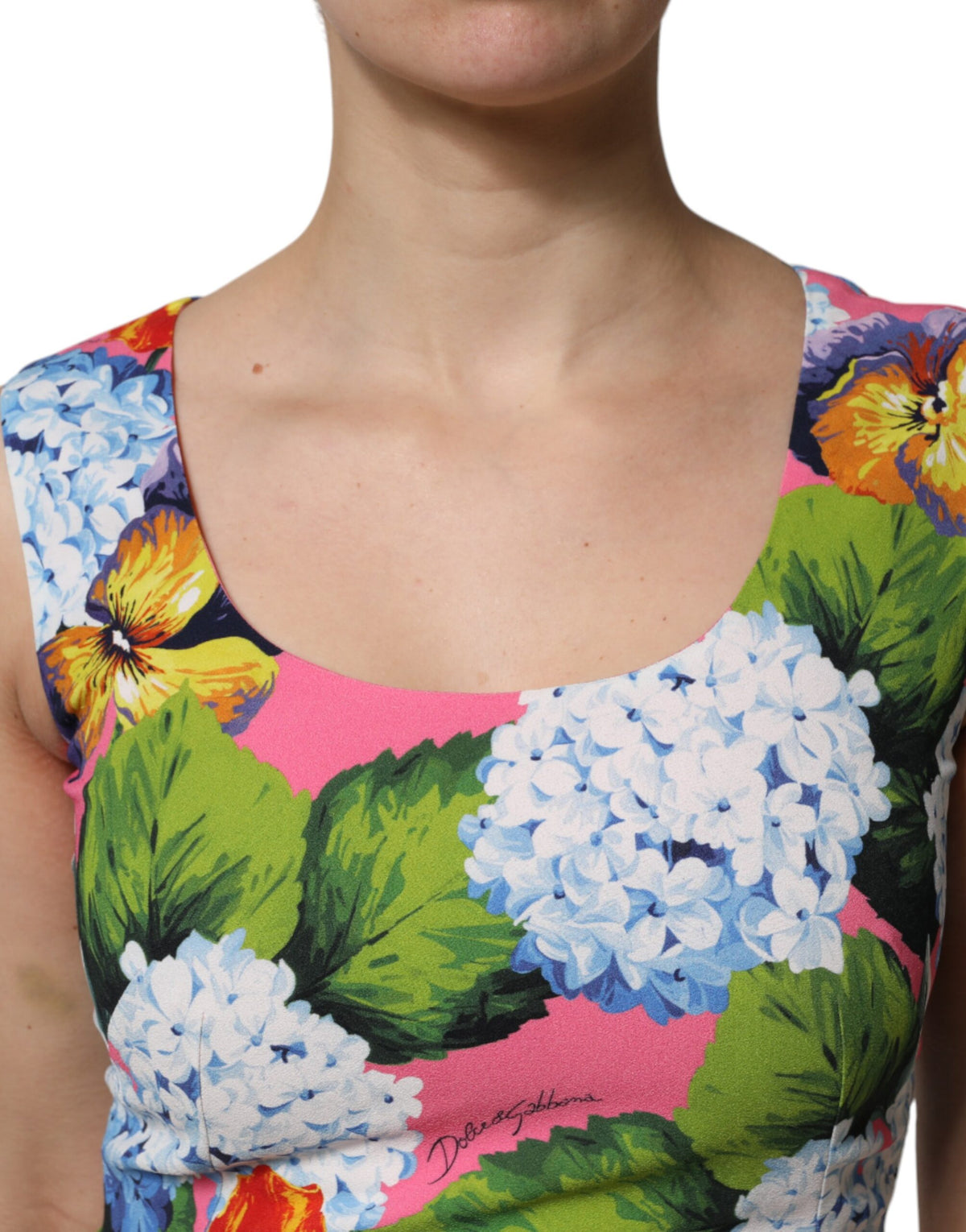 Dolce &amp; Gabbana – Ärmelloses Etuikleid mit mehrfarbigem Blumenmuster