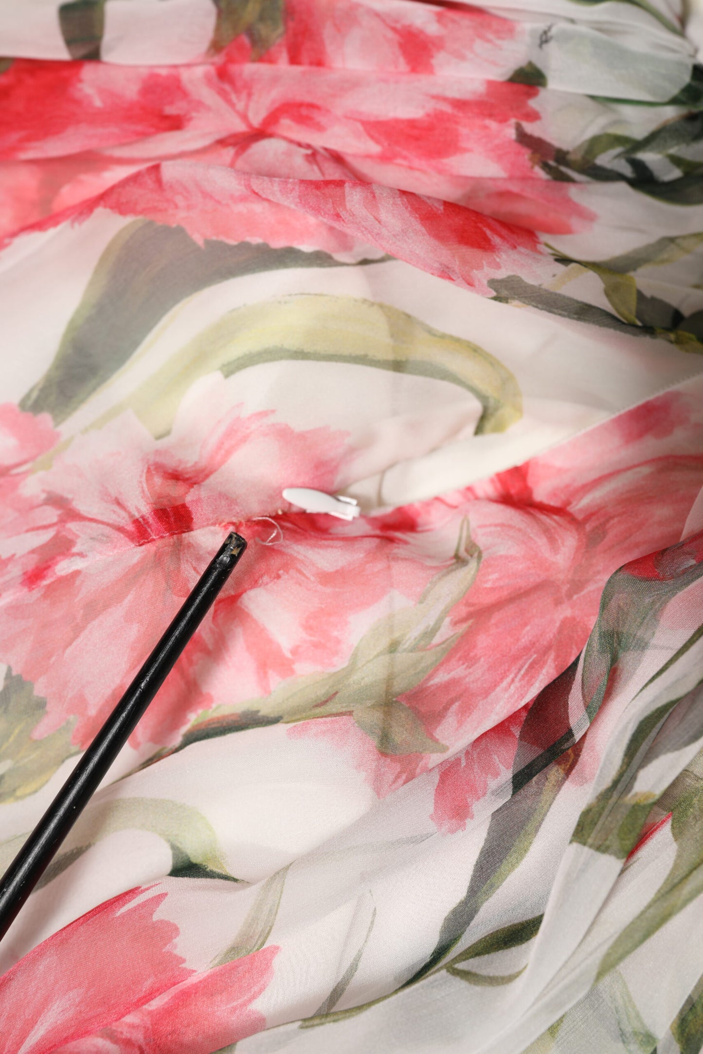 Dolce &amp; Gabbana – Weißes Neckholder-Maxikleid aus Seide mit Blumenmuster in A-Linie