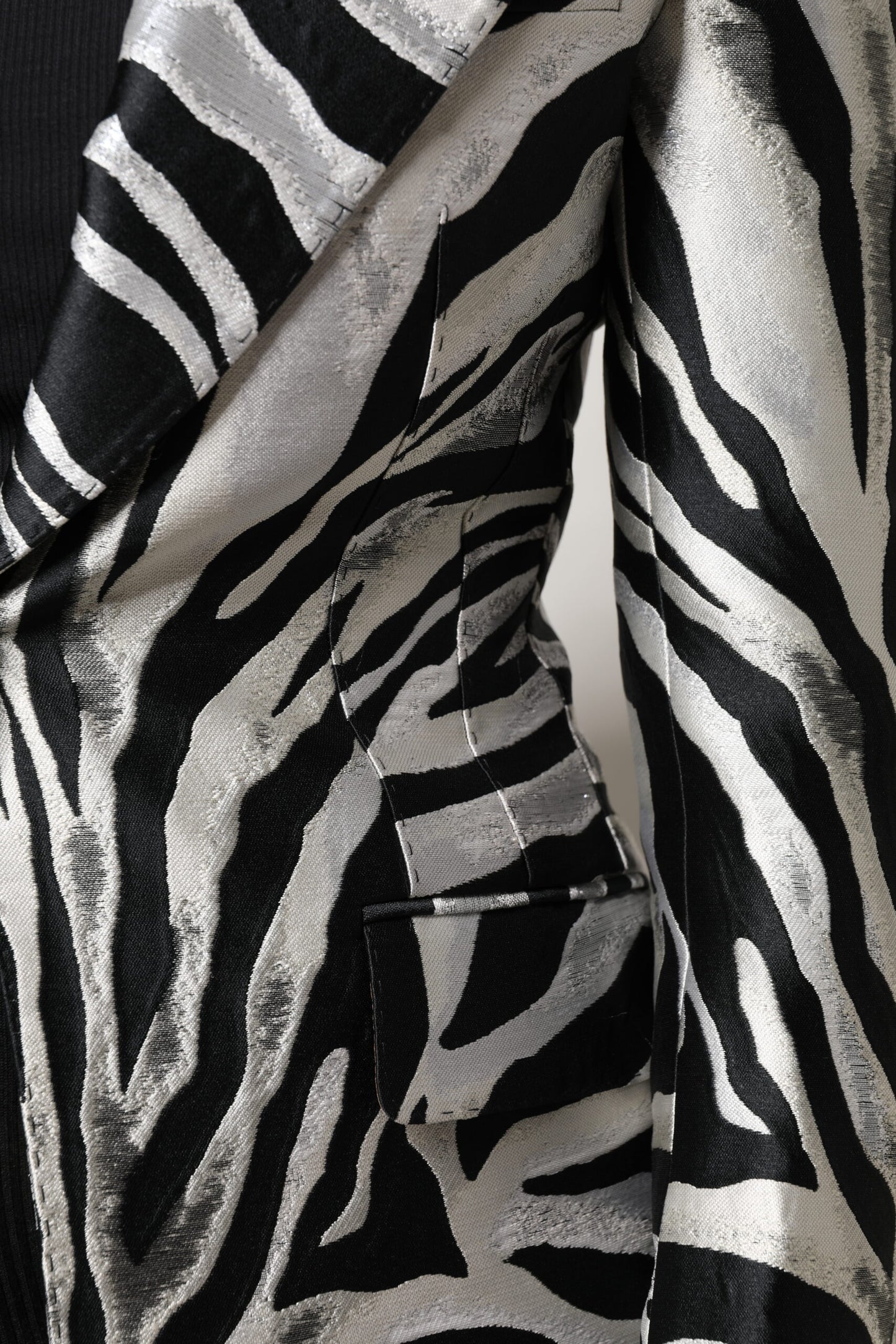 جاكيت بليزر نسائي من البوليستر باللونين الأسود والأبيض من دولتشي آند غابانا