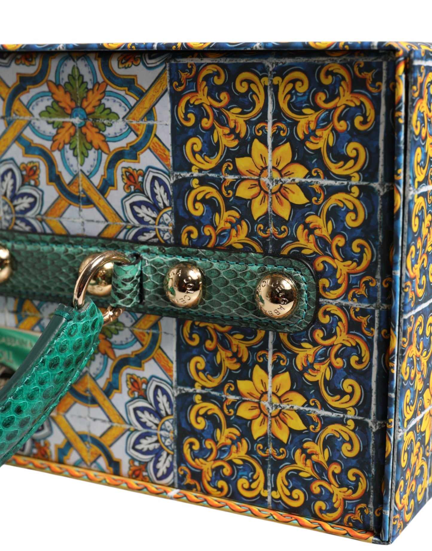 فستان دولتشي آند غابانا الأسود من عرض أزياء ماريا الخزفي، دمى صقلية الجلدية