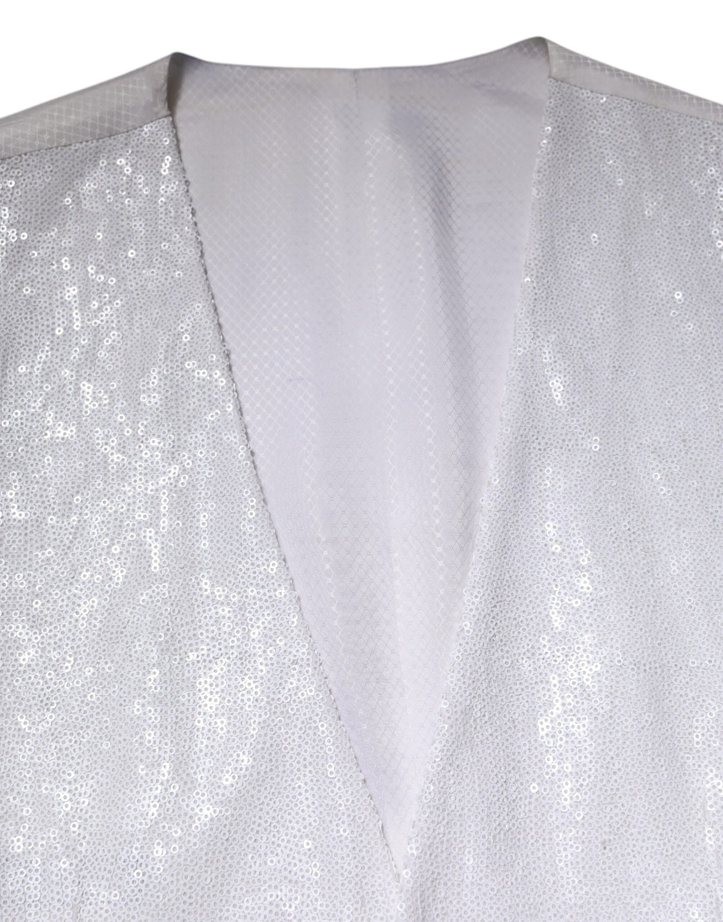 فستان دولتشي آند غابانا الأبيض المزين بالترتر مع صدرية رسمية